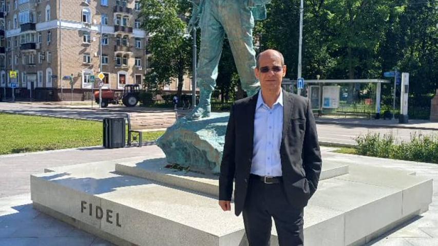 El Rector del ISRI rinde homenaje a Fidel Castro en Moscú. 