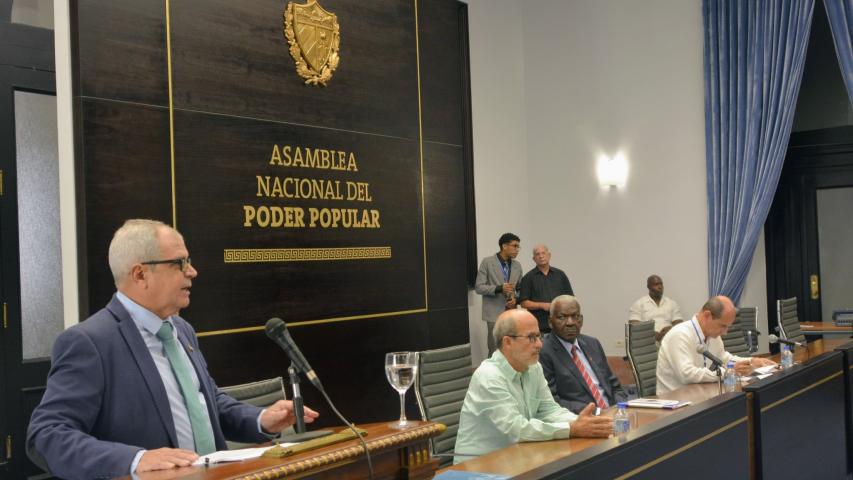Homero Acosta Álvarez ofrece una conferencia magistral 