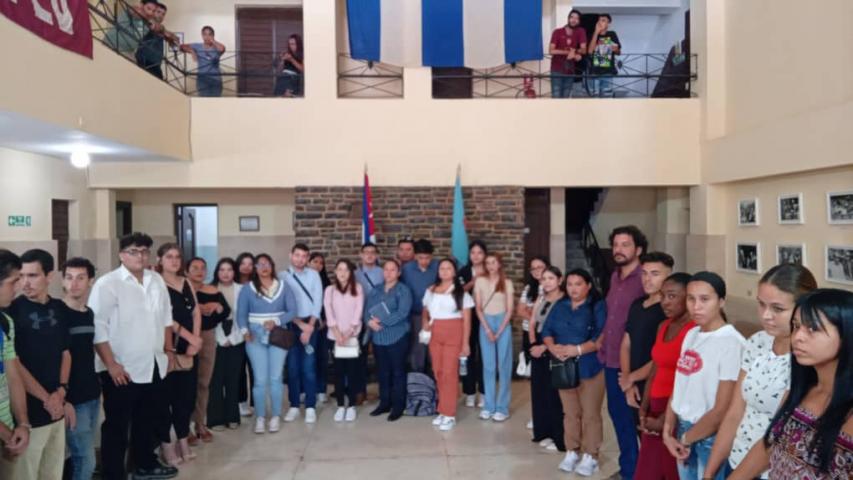 El ISRI es visitado por una delegación estudiantes de la Universidad Gerardo Barrios de  El Salvador