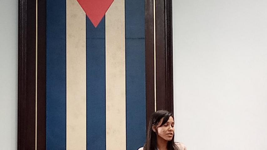  Vivian Mustelier  estudiante del ISRI expuso una  ponencia 