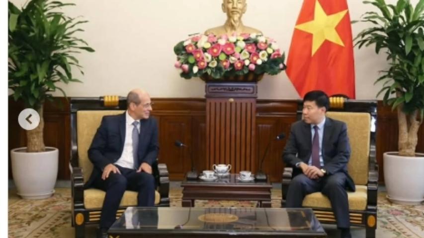 Viceministro de Relaciones Exteriores de Vietnam  recibe al rector del ISRI