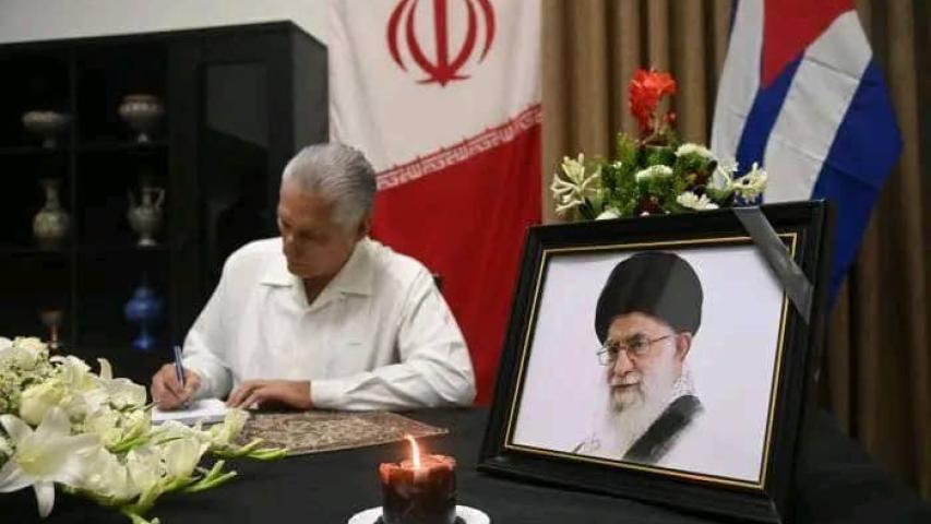 Firma Presidente cubano Libro de Condolencias en honor al Gran Ayatolá Alí Jameneí.